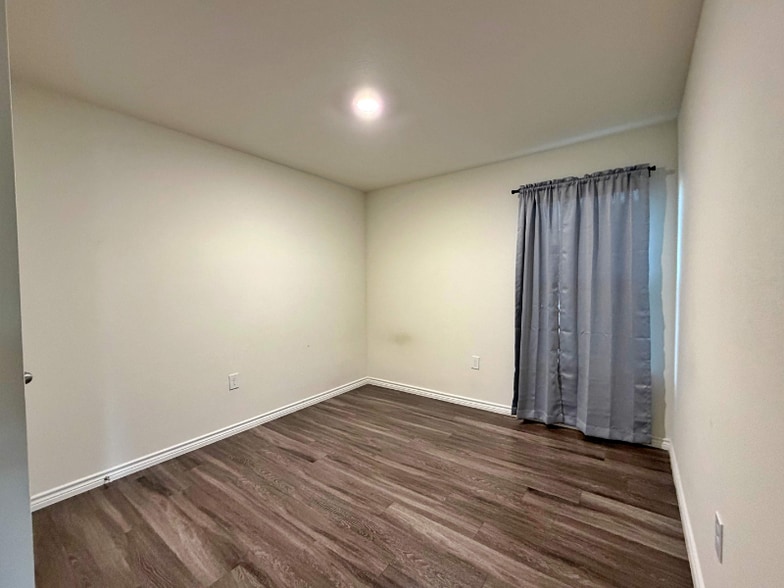 Building Photo - 7026 Phoenix Dr