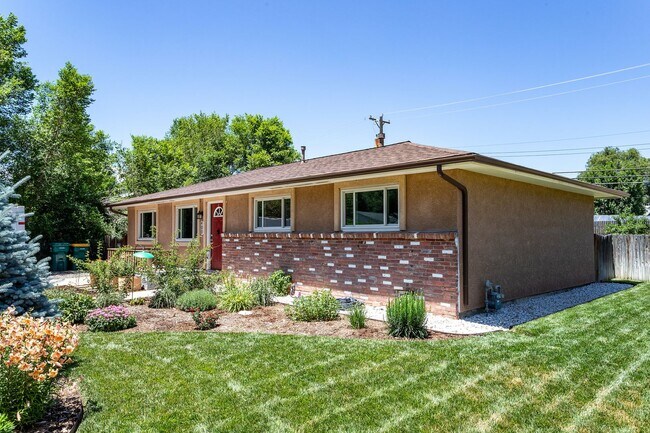 Building Photo - Charming 3BR Home with Updated Amenities &...
