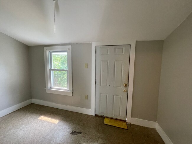 Building Photo - Spacious 4 Bedroom Twin FOR RENT in Bridge...