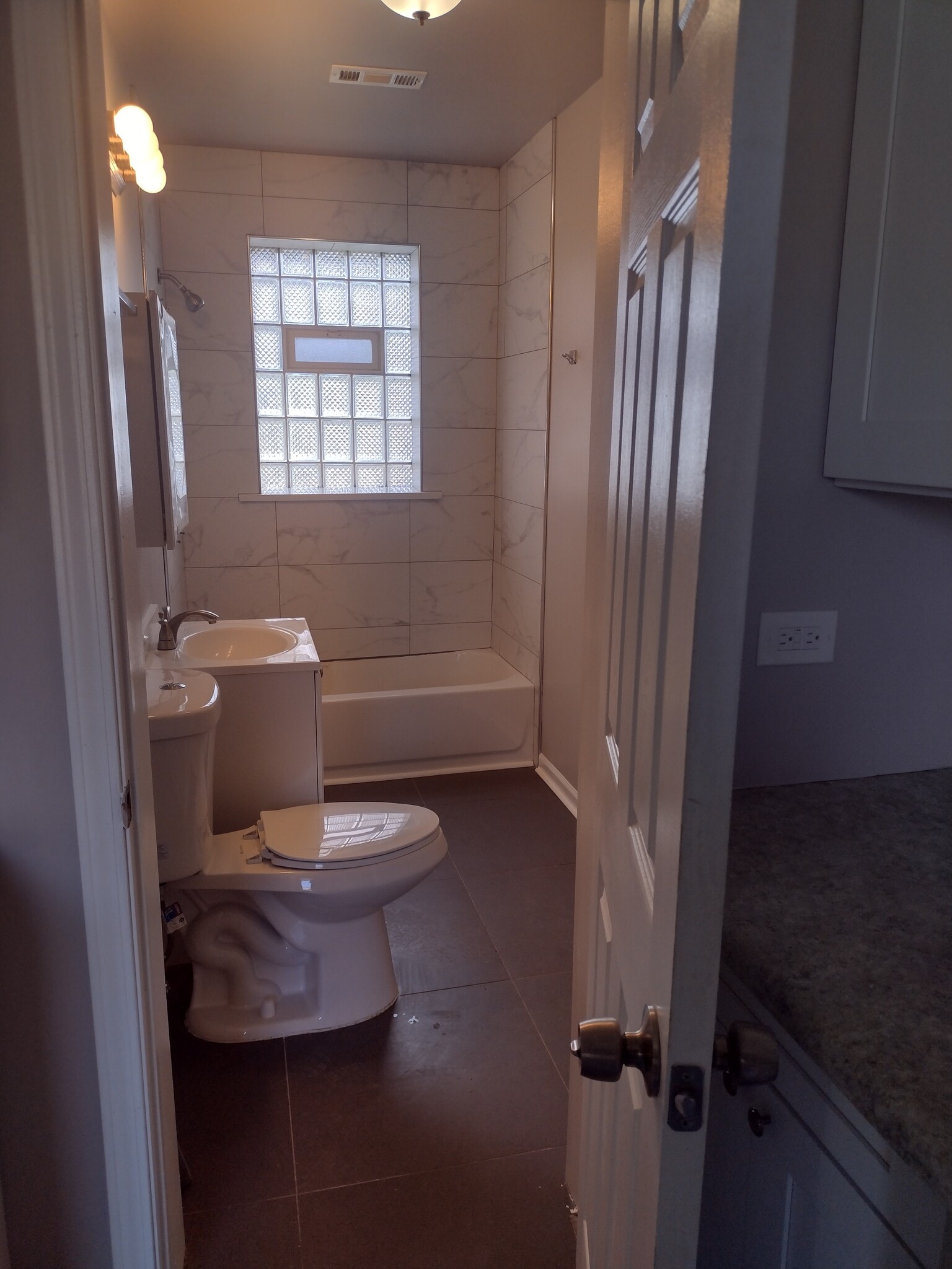 Building Photo - 48 W 21st St