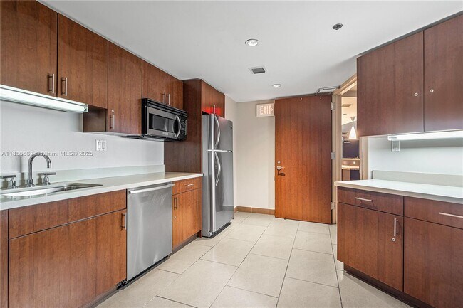Building Photo - 2641 N Flamingo Rd