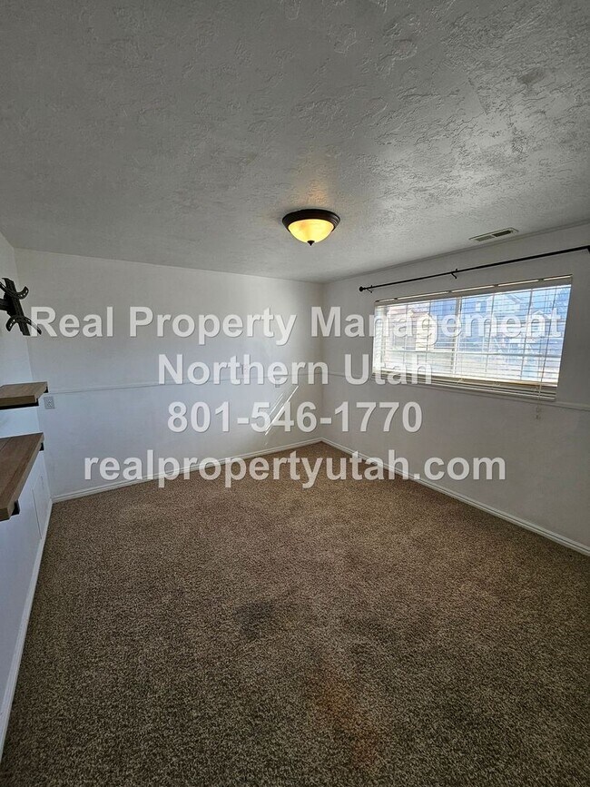 Building Photo - 5035 S 4275 W