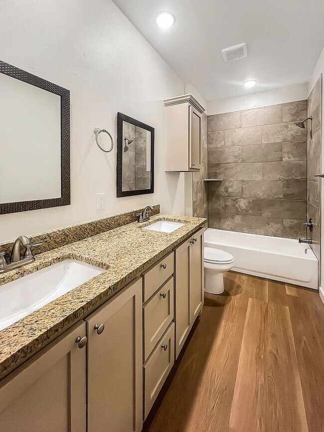 Building Photo - Modern 3-Bedroom Duplex Unit in Lawton