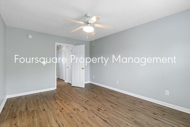 Building Photo - Townhome | Screened Back Porch | Back Pati...