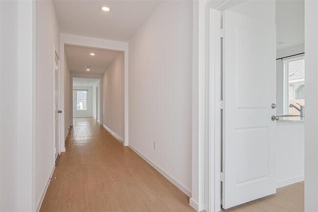 Building Photo - 26615 Coast Redwood Dr
