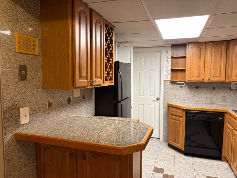 Building Photo - 14 Shadowbrook Ln