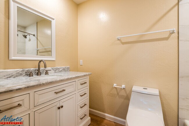 Building Photo - 6263 Malory Dr