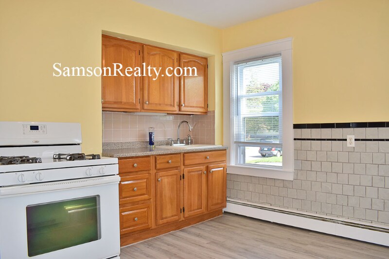 Building Photo - 158 Bentley St
