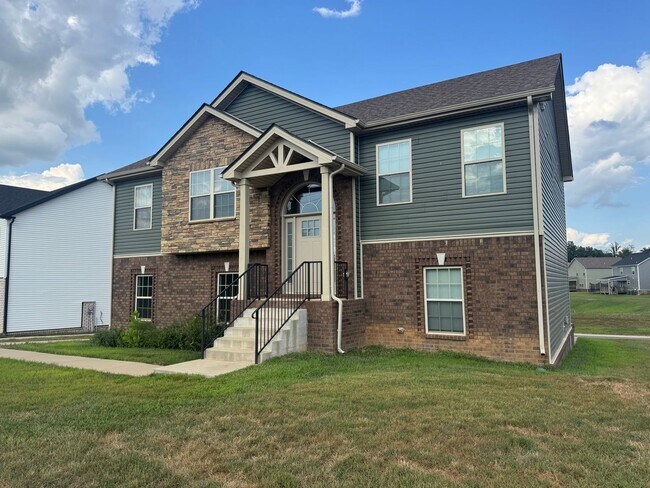 Building Photo - Stunning 4-Bedroom, 3-Bathroom Home – A Mu...