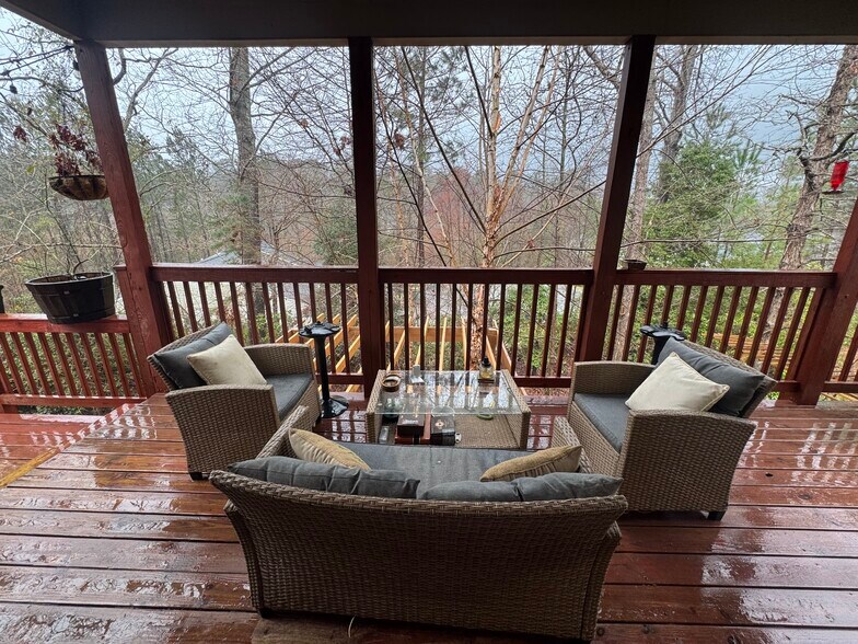 Walkout Porch(1st Floor) - 206 Heights Ave