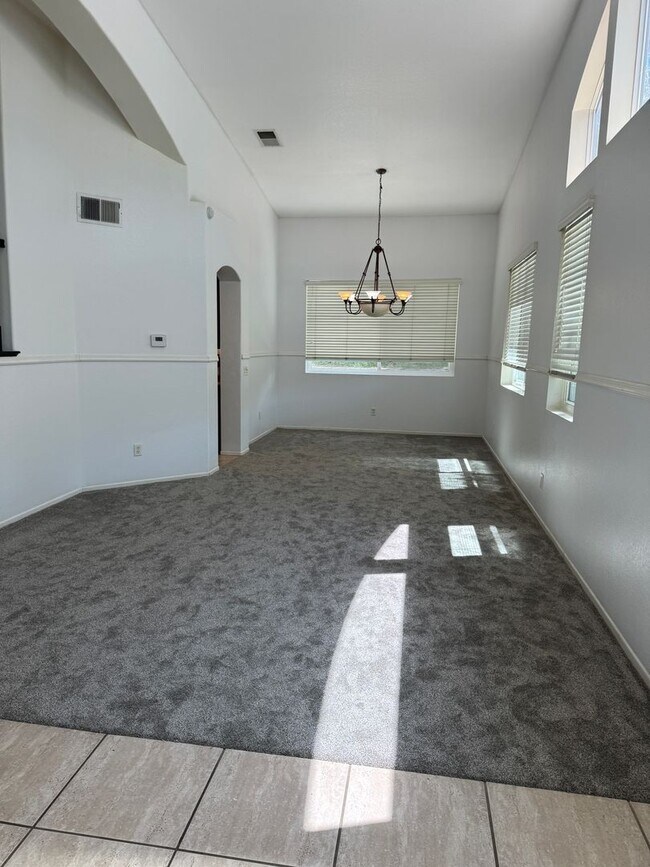 Building Photo - For Rent in West Murrieta – Spacious 5BR Home