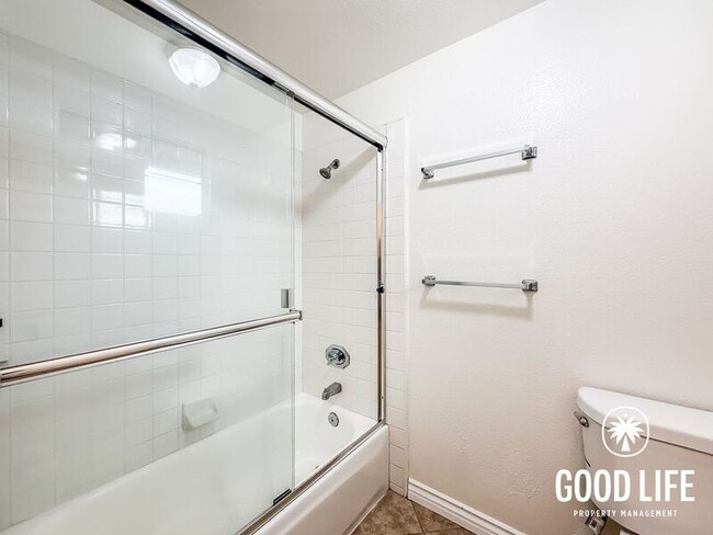 Building Photo - 709 S Hidden Creek Cir
