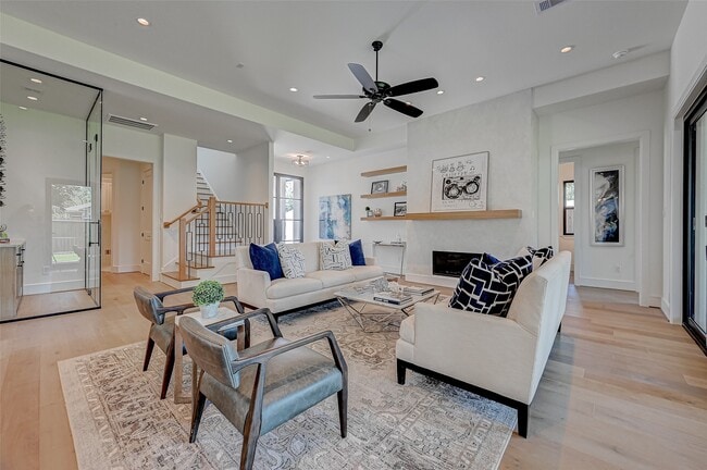 Building Photo - 1506 W 43rd St