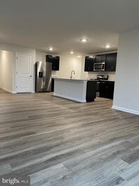Building Photo - 108 Charing Cross Dr