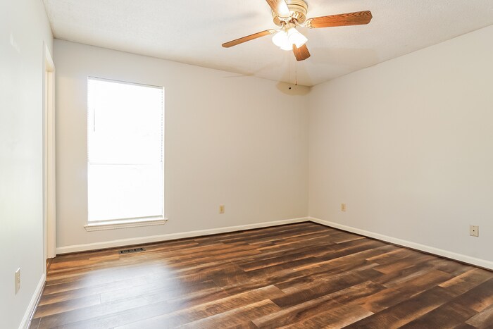 Building Photo - 4405 Englewood Rd