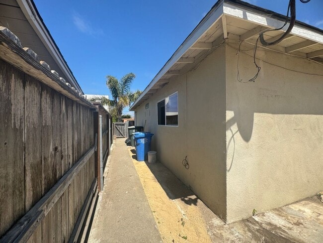 Building Photo - 373 Wawona Ave