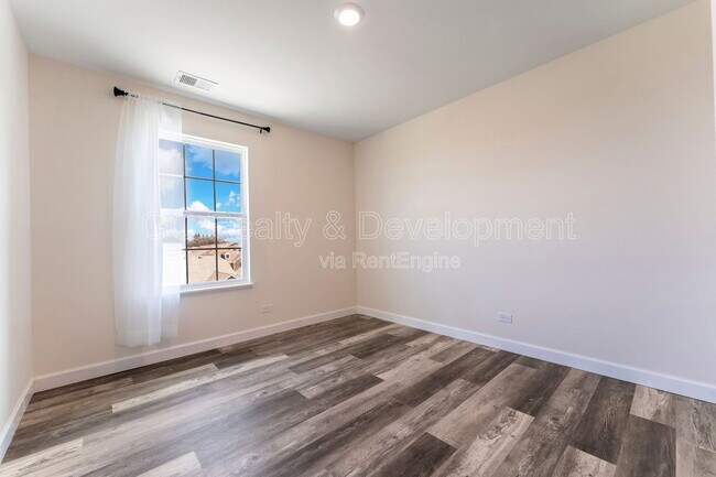 Building Photo - 596 Cimmaron Cir