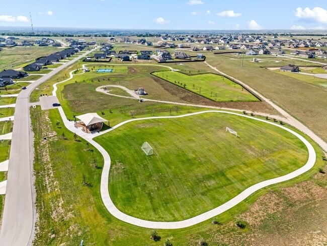 Building Photo - 127 Clearwater Ct