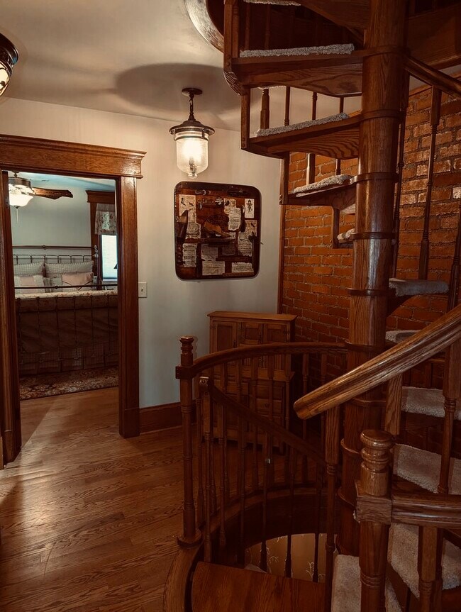 Building Photo - 440 5th St