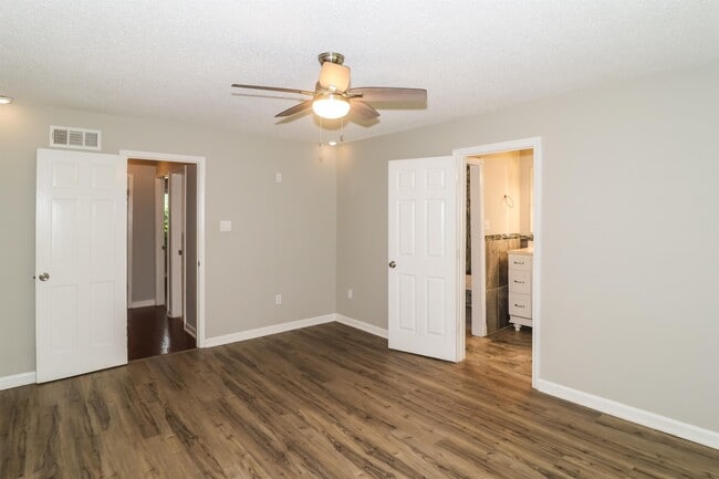 Building Photo - 5707 Heartwood Dr