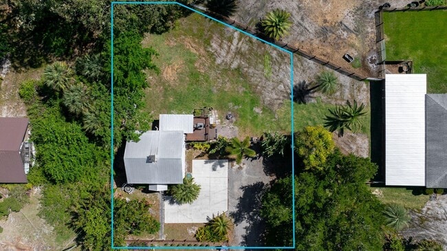 Building Photo - 1425 E Crisafulli Rd