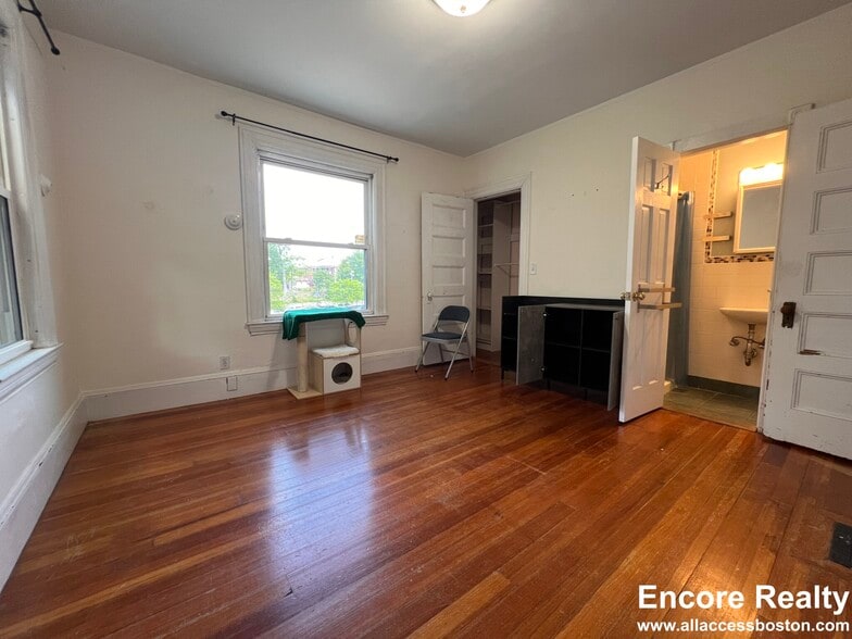 Building Photo - 9 Kenwood St