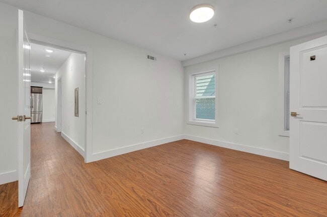 Building Photo - 308 18th St