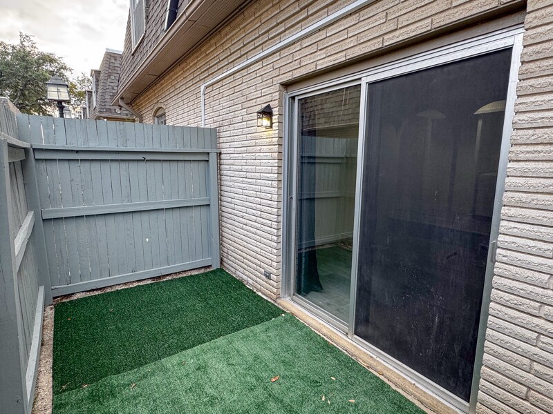 Building Photo - 170 De Chantle Rd