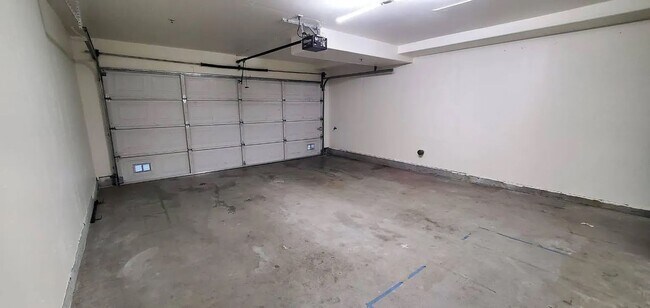 Building Photo - Modern Townhome in Prime San Mateo Location