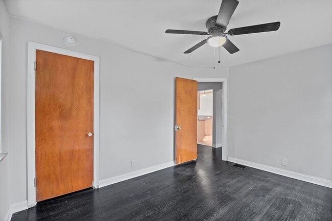 Building Photo - COLLEGE HILL-BEAUTIFULLY MAINTAINED 3 BEDR...