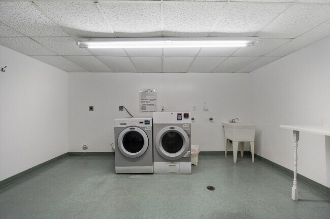 Building Photo - 3540 S Ocean Blvd