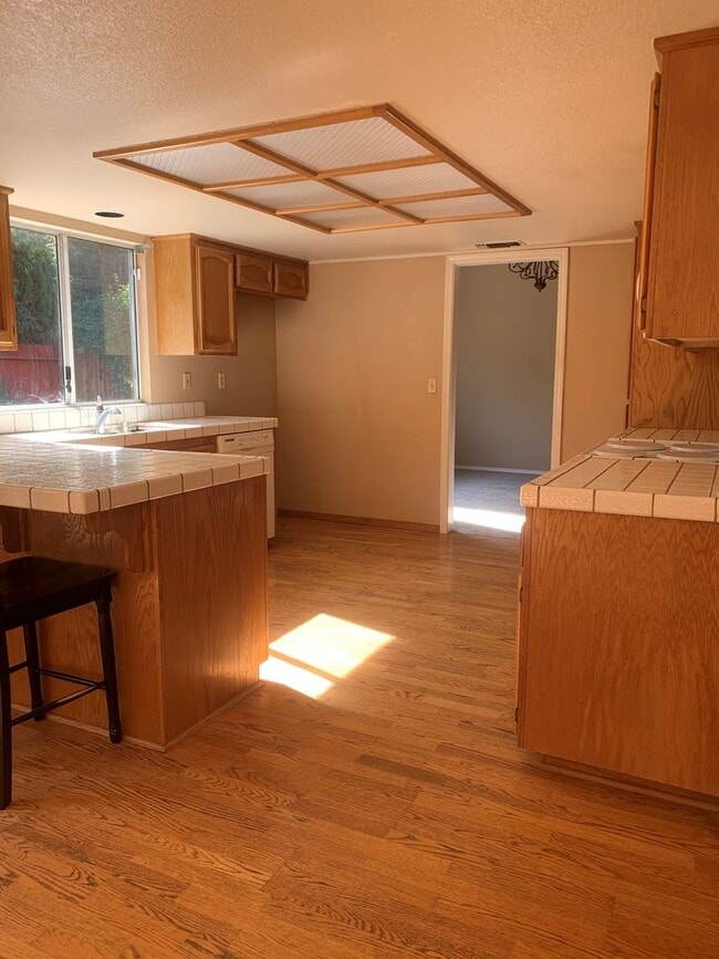 Building Photo - 5828 Laguna Vale Way