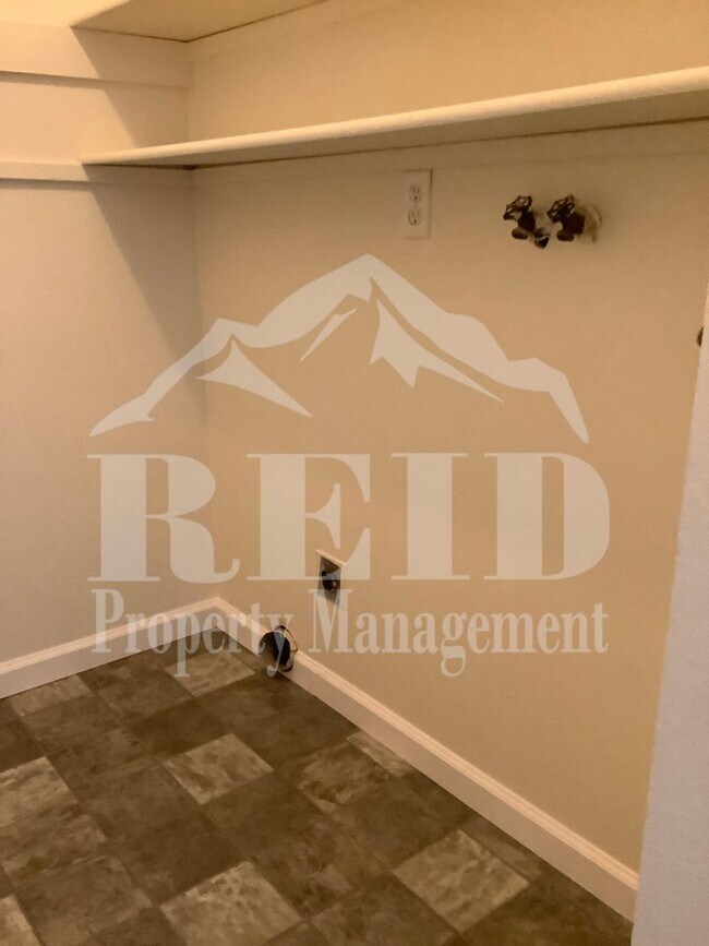 Building Photo - 1054 Callahan Dr