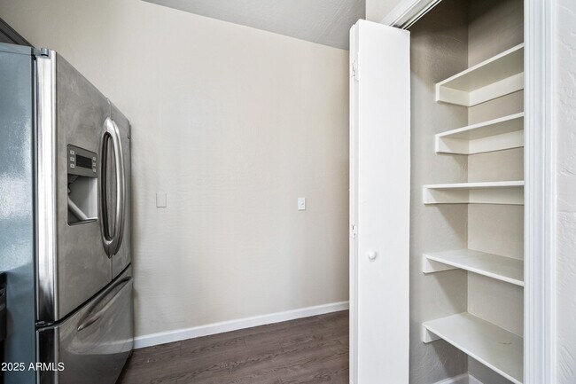 Building Photo - 438 N 17th Ave