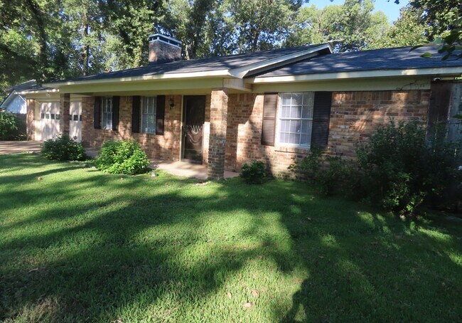 Building Photo - South Tyler! Beautifully Updated 3 Bedroom...