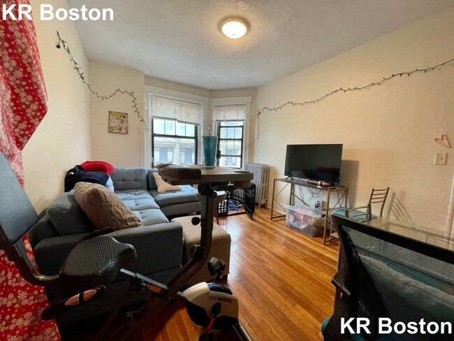 Building Photo - 148 Hemenway St