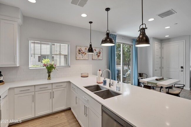 Building Photo - 4100 S Pinelake Way