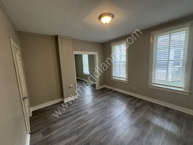 Building Photo - 721 3rd St