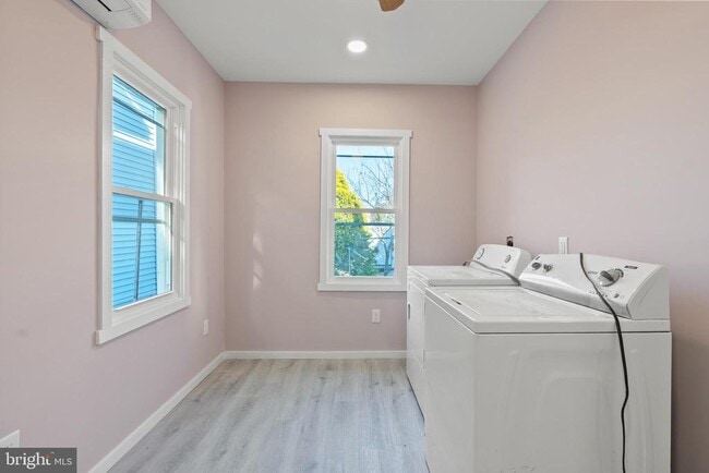 Building Photo - 309 N Oxford Ave