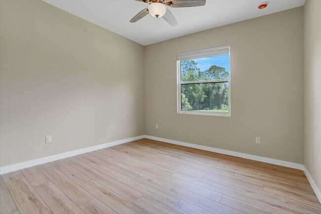 Building Photo - 9420 165th Pl N