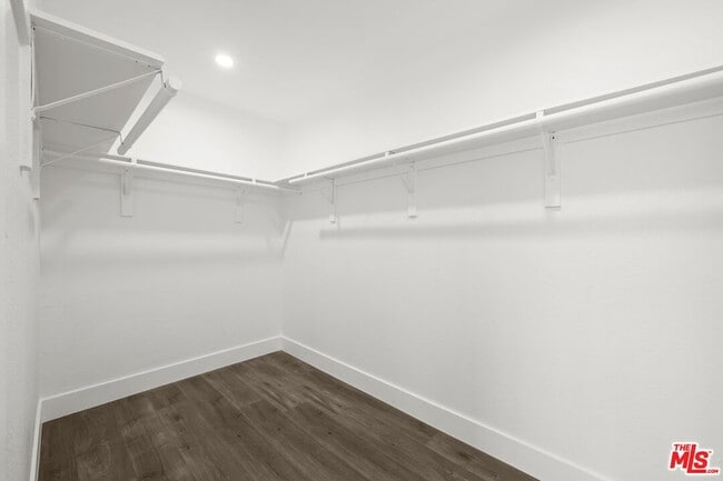 Building Photo - 6257 Lindley Ave