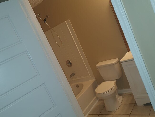 Building Photo - 5104 Fairington Ridge Cir