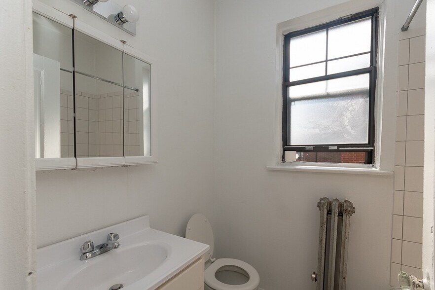Building Photo - 4842 N Damen Ave