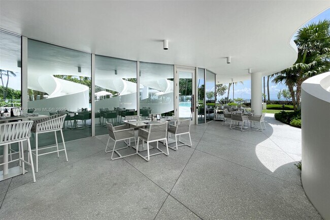 Building Photo - 16901 Collins Ave