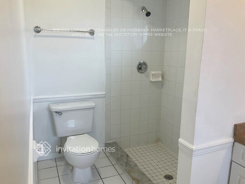 Building Photo - 215 SE 19th Terrace