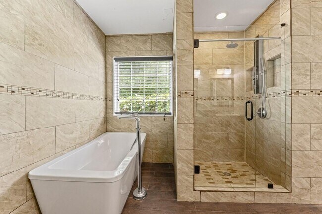 Building Photo - 5605 Martin Grove Dr NW
