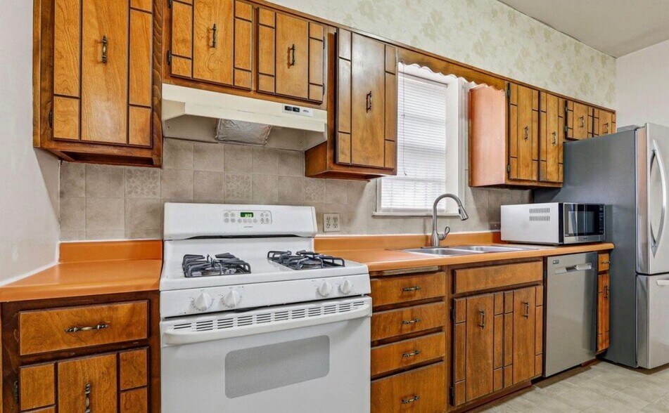 Building Photo - 141 Davis Dr
