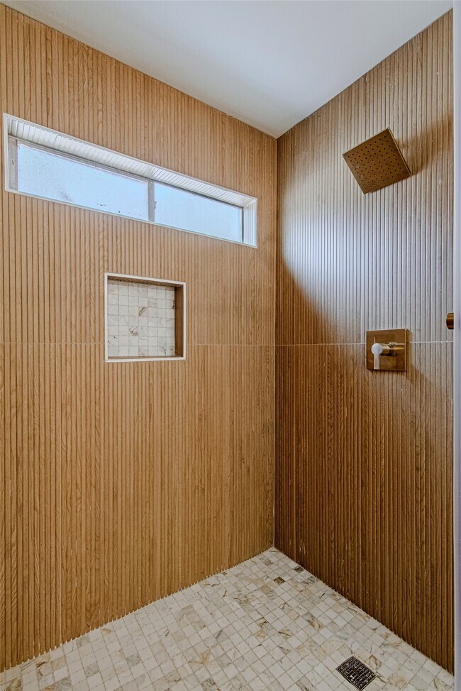 Building Photo - 3406 Forest Village Dr