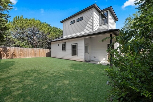 Building Photo - 5511 Black Pine Cir