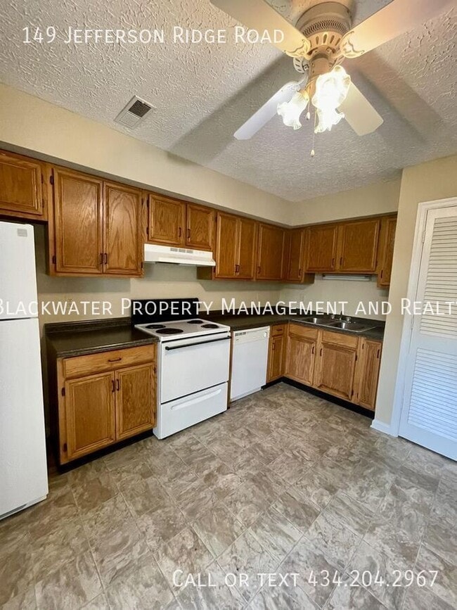 Building Photo - 149 Jefferson Ridge Rd